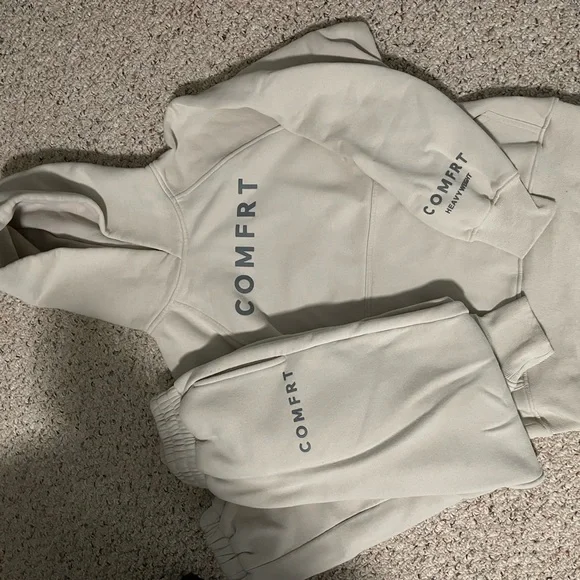 Comfrt Heavy Weight Beige Women's Sweatshirt & Joggers - Picture 2 of 4